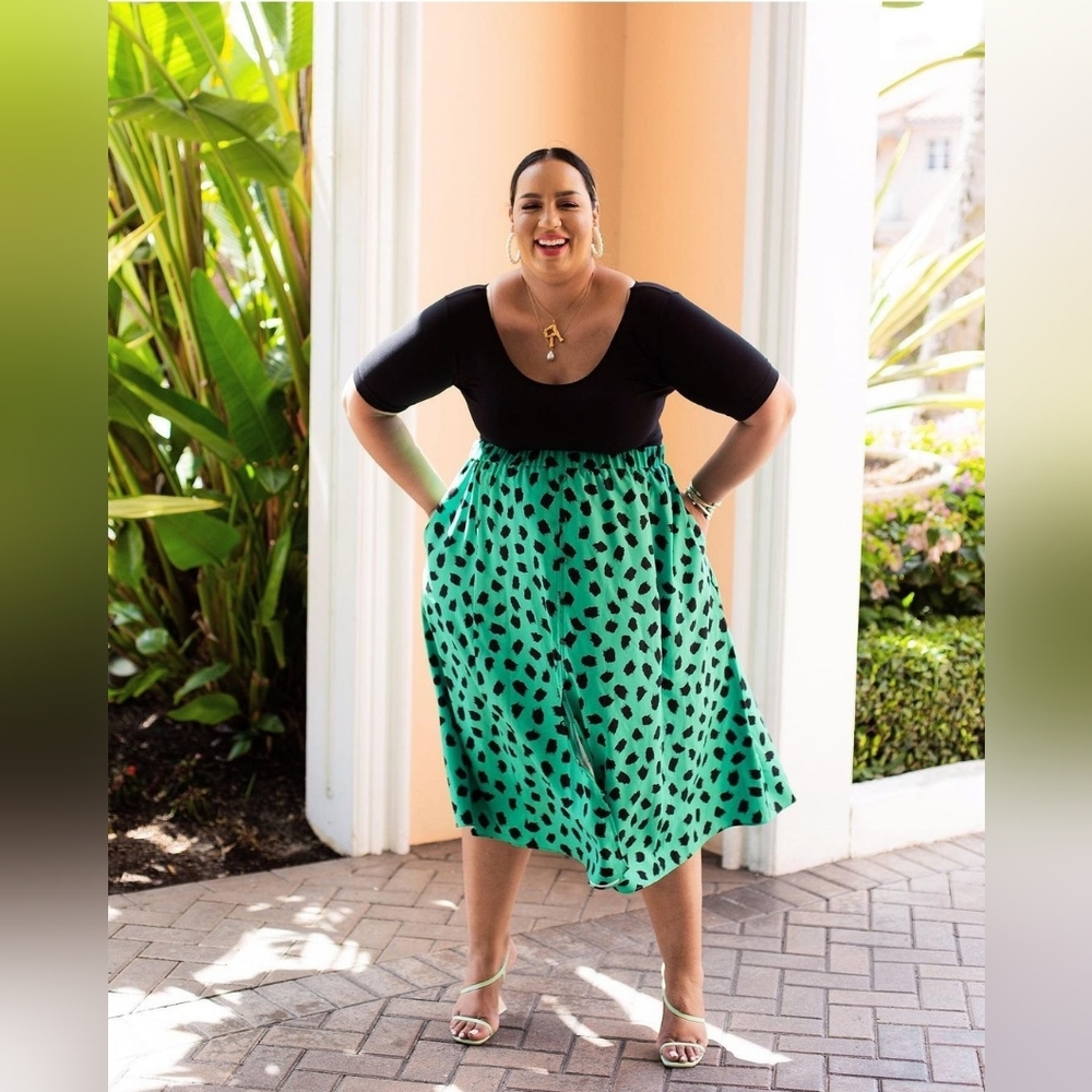 Black Paint Brush Design Green Skirt